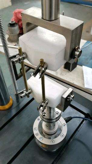 往復(fù)疲勞試驗(yàn)夾具